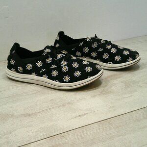 Cloud Steppers Black Canvas Lace up Tennis shoes with Embroidered Daisy Size 8